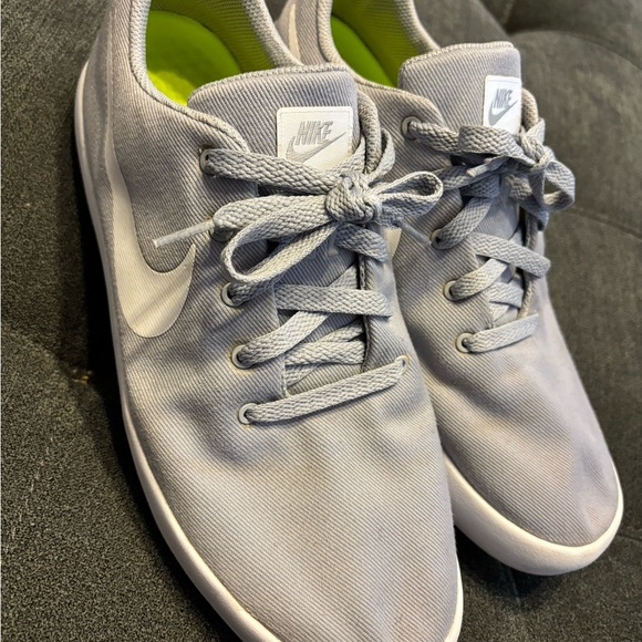 Nike Essentialist Canvas Mens Shoe. Size 9.5. - Picture 3 of 8